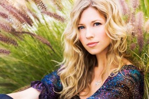 Brooke White Paisley 600
