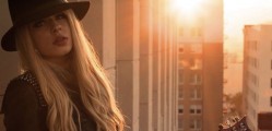 Orianthi - balcony color 600 400