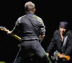 bruce-springsteen-giants-stadiumjpg-e118c3be6824b4e2_large[1]