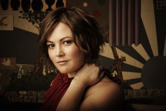 sara-watkins-jeremy-cowart-horiz-main1